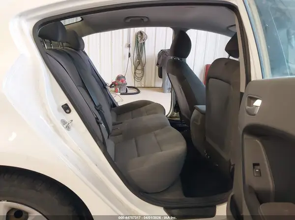 3KPFK4A74JE269182 2018 KIA FORTE - Image 8