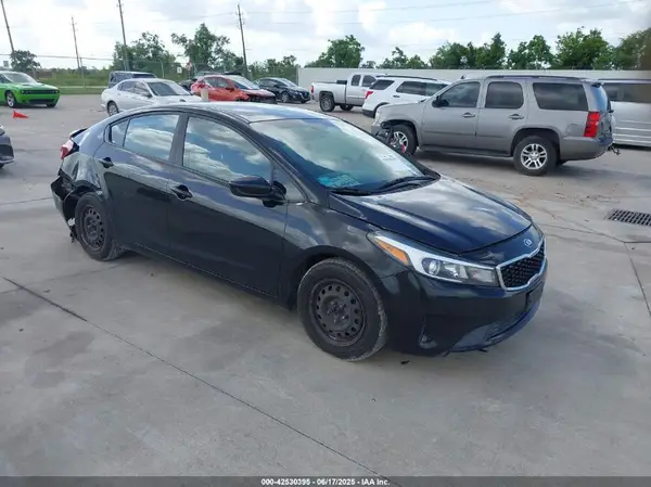 3KPFK4A74JE270462 2018 KIA FORTE - Image 1