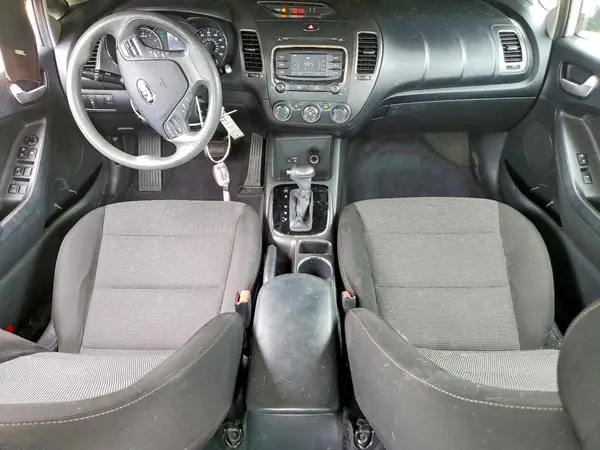 3KPFK4A74JE270851 2018 KIA FORTE - Image 8