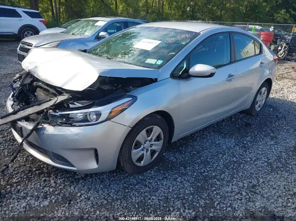 3KPFK4A74JE272549 2018 KIA FORTE - Image 2