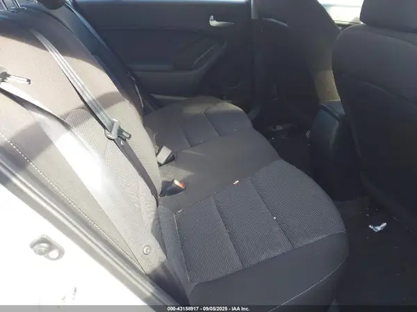 3KPFK4A74JE272549 2018 KIA FORTE - Image 8