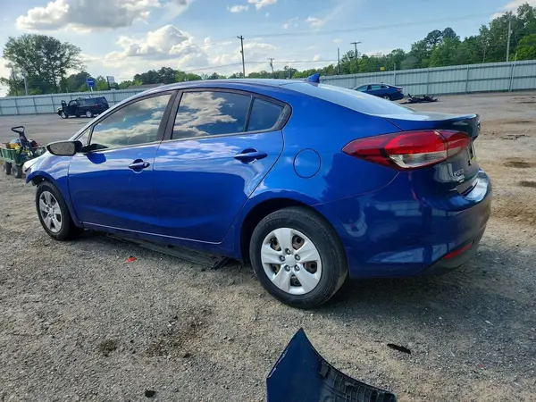 3KPFK4A74JE272678 2018 KIA FORTE - Image 2