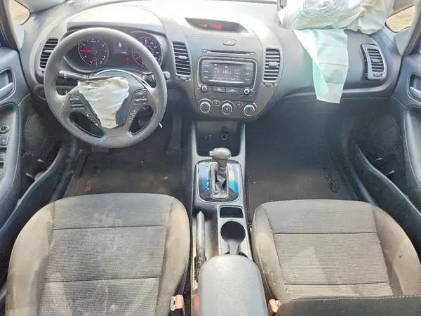 3KPFK4A74JE272678 2018 KIA FORTE - Image 8