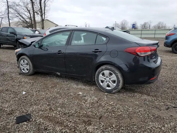 3KPFK4A74JE272888 2018 KIA FORTE - Image 2