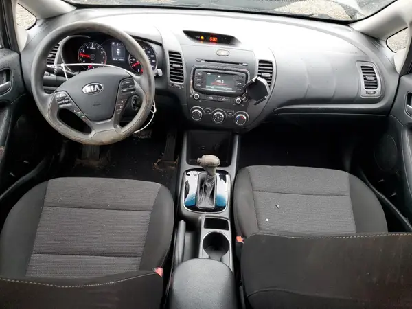 3KPFK4A74JE272888 2018 KIA FORTE - Image 8