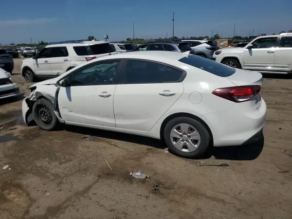 3KPFK4A74JE273183 2018 KIA FORTE - Image 2
