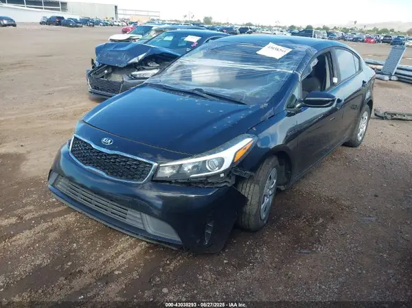 3KPFK4A74JE274883 2018 KIA FORTE - Image 2