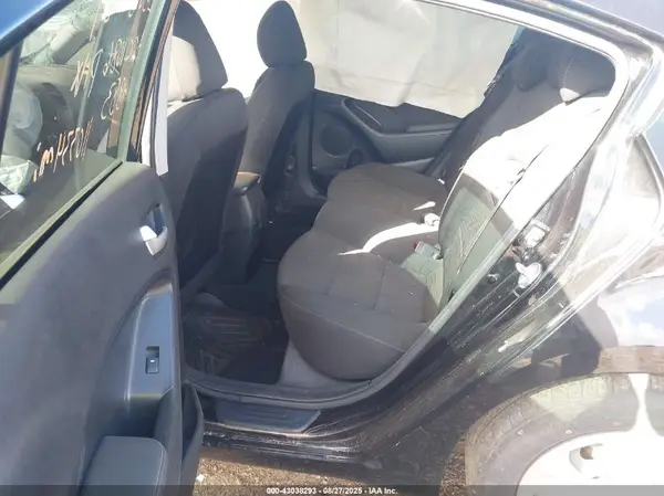 3KPFK4A74JE274883 2018 KIA FORTE - Image 8