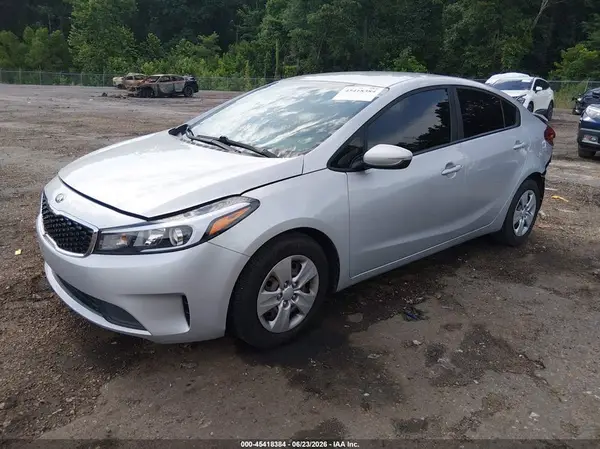 3KPFK4A74JE276388 2018 KIA FORTE - Image 2