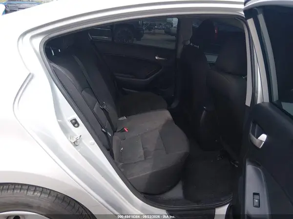 3KPFK4A74JE276388 2018 KIA FORTE - Image 8