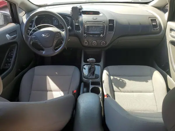 3KPFK4A74JE277041 2018 KIA FORTE - Image 8