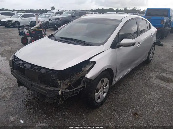 3KPFK4A74JE277394 2018 KIA FORTE - Image 2