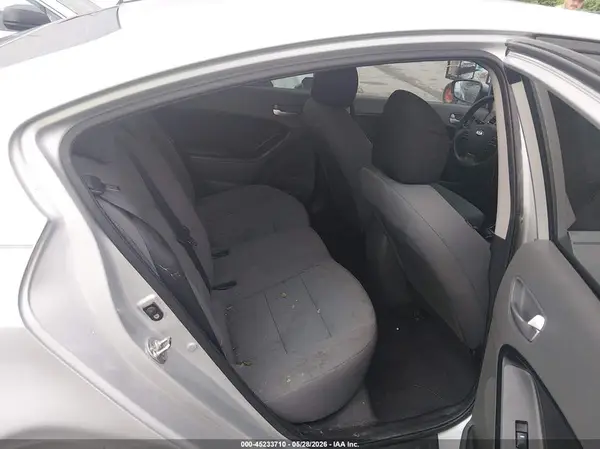 3KPFK4A74JE277394 2018 KIA FORTE - Image 8