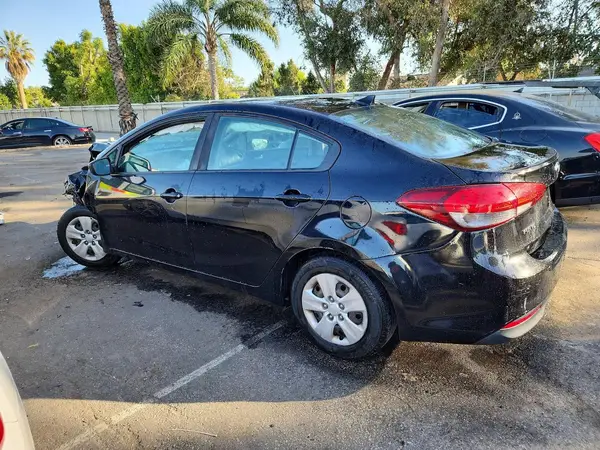 3KPFK4A74JE277735 2018 KIA FORTE - Image 2