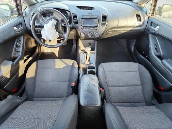 3KPFK4A74JE277735 2018 KIA FORTE - Image 8