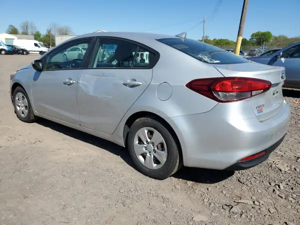 3KPFK4A74JE277895 2018 KIA FORTE - Image 2