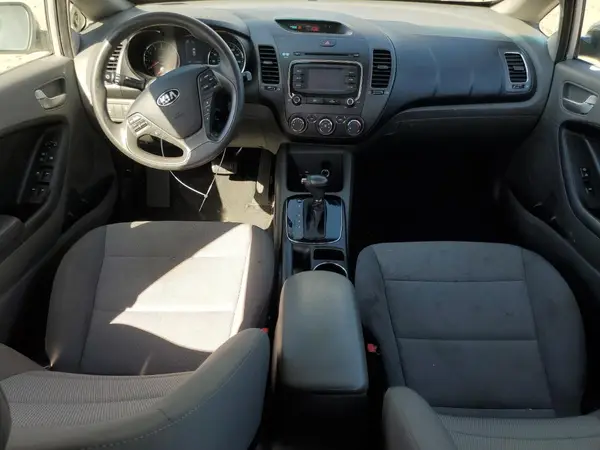 3KPFK4A74JE277895 2018 KIA FORTE - Image 8