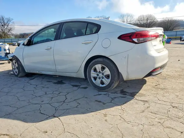 3KPFK4A74JE280960 2018 KIA FORTE - Image 2