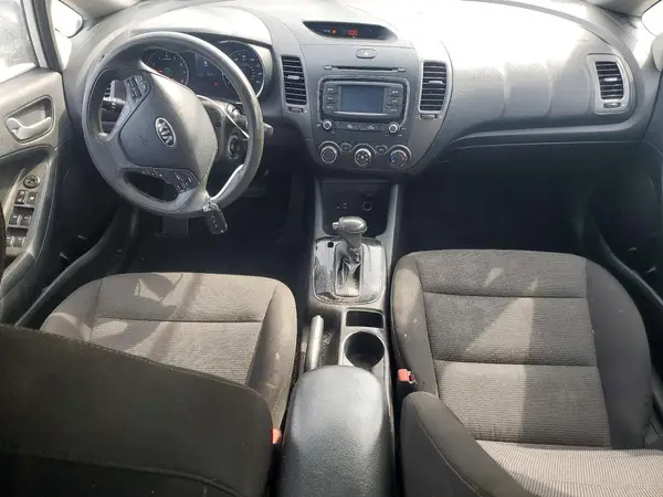 3KPFK4A74JE280960 2018 KIA FORTE - Image 8