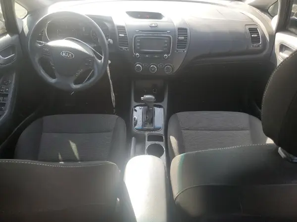 3KPFK4A74JE281008 2018 KIA FORTE - Image 8