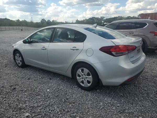 3KPFK4A74JE281655 2018 KIA FORTE - Image 2