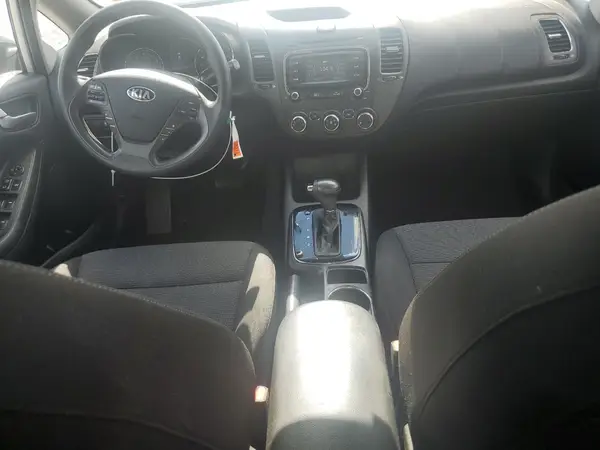 3KPFK4A74JE281655 2018 KIA FORTE - Image 8