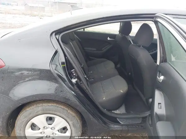 3KPFK4A74JE283552 2018 KIA FORTE - Image 8