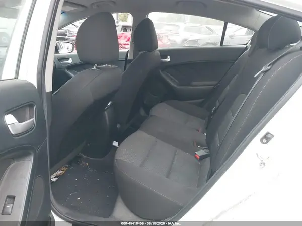 3KPFK4A75HE012378 2017 KIA FORTE - Image 8