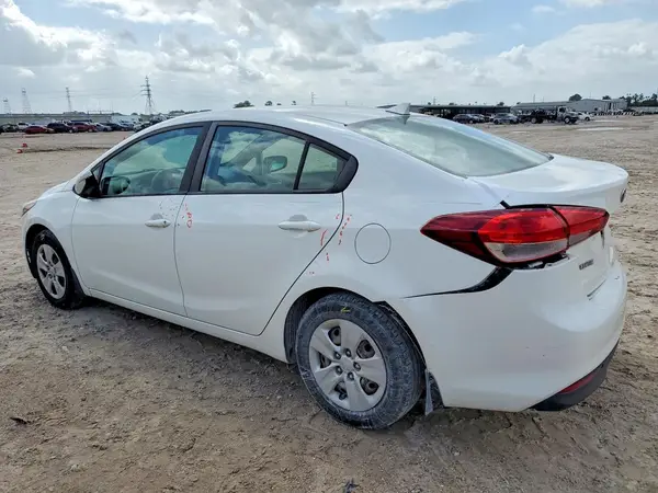 3KPFK4A75HE015281 2017 KIA FORTE - Image 2