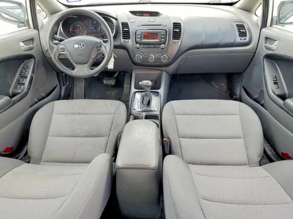 3KPFK4A75HE015281 2017 KIA FORTE - Image 8