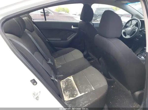 3KPFK4A75HE016785 2017 KIA FORTE - Image 8