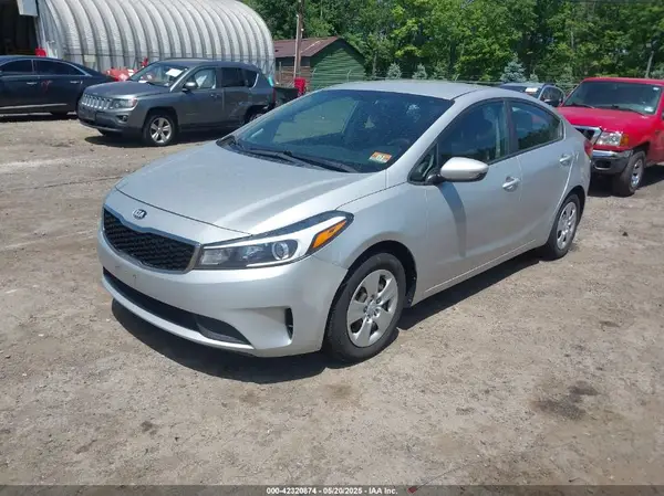 3KPFK4A75HE016902 2017 KIA FORTE - Image 2