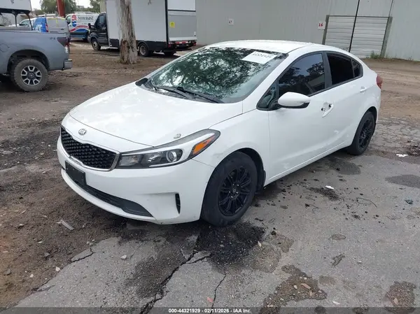 3KPFK4A75HE018195 2017 KIA FORTE - Image 2
