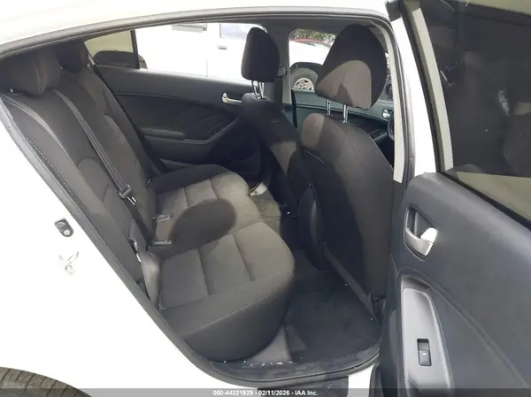 3KPFK4A75HE018195 2017 KIA FORTE - Image 8