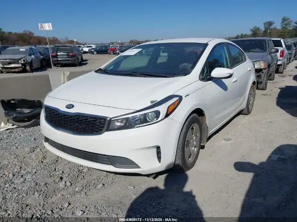 3KPFK4A75HE018200 2017 KIA FORTE - Image 2