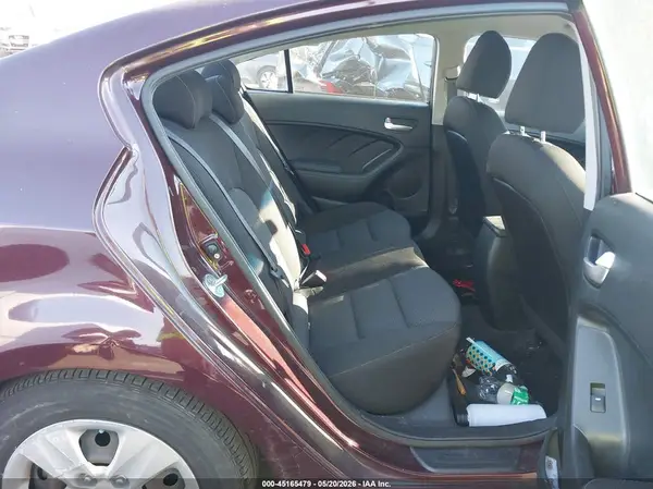 3KPFK4A75HE022053 2017 KIA FORTE - Image 8