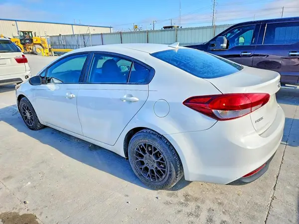 3KPFK4A75HE022134 2017 KIA FORTE - Image 2