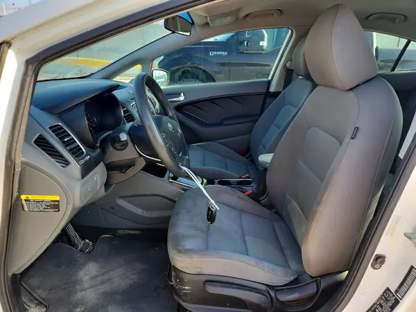 3KPFK4A75HE022134 2017 KIA FORTE - Image 8
