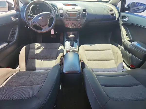 3KPFK4A75HE024434 2017 KIA FORTE - Image 8
