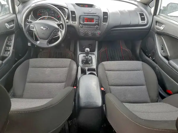 3KPFK4A75HE027267 2017 KIA FORTE - Image 8