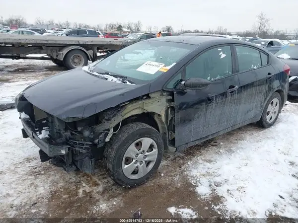 3KPFK4A75HE027477 2017 KIA FORTE - Image 2
