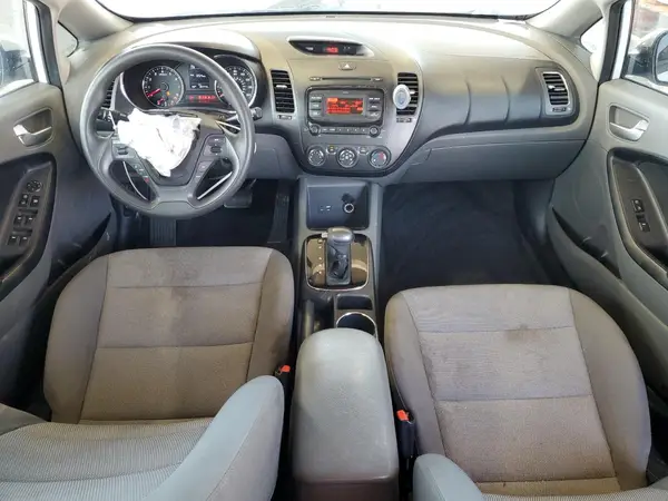 3KPFK4A75HE027818 2017 KIA FORTE - Image 8