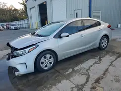 3KPFK4A75HE028015 2017 KIA FORTE