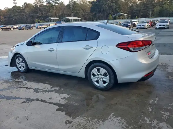 3KPFK4A75HE028015 2017 KIA FORTE - Image 2