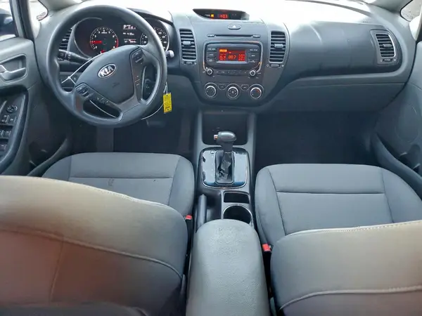 3KPFK4A75HE028015 2017 KIA FORTE - Image 8