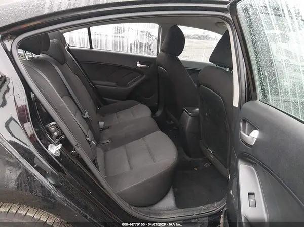 3KPFK4A75HE029178 2017 KIA FORTE - Image 8