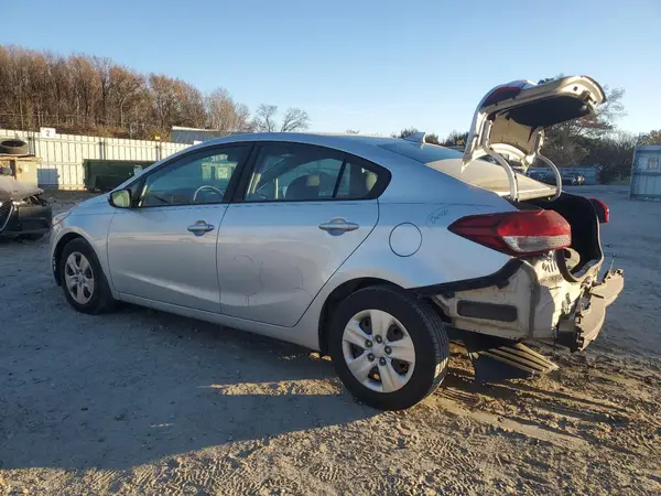 3KPFK4A75HE031691 2017 KIA FORTE - Image 2