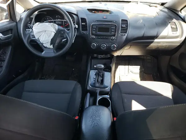 3KPFK4A75HE031786 2017 KIA FORTE - Image 8
