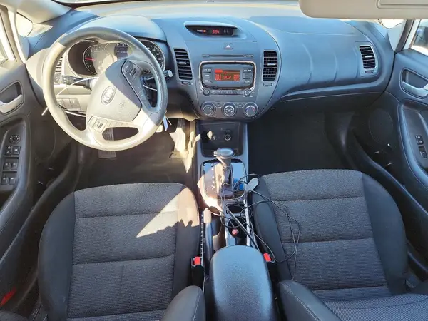 3KPFK4A75HE032257 2017 KIA FORTE - Image 8