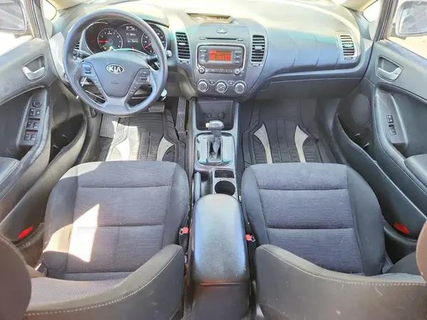 3KPFK4A75HE033764 2017 KIA FORTE - Image 8